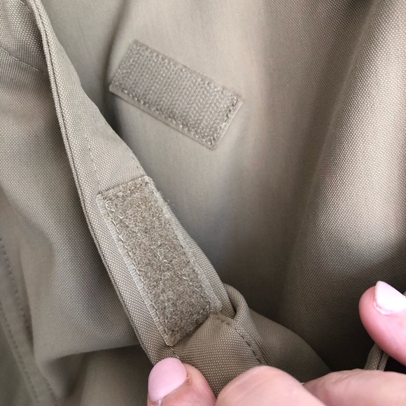 L.L. Bean Men’s Zip-Leg Convertible Pants Sz Large Short - Picture 10 of 14